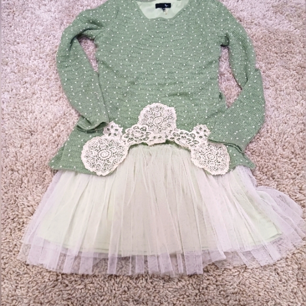 Adorable Tuled Sweater Tunic!!